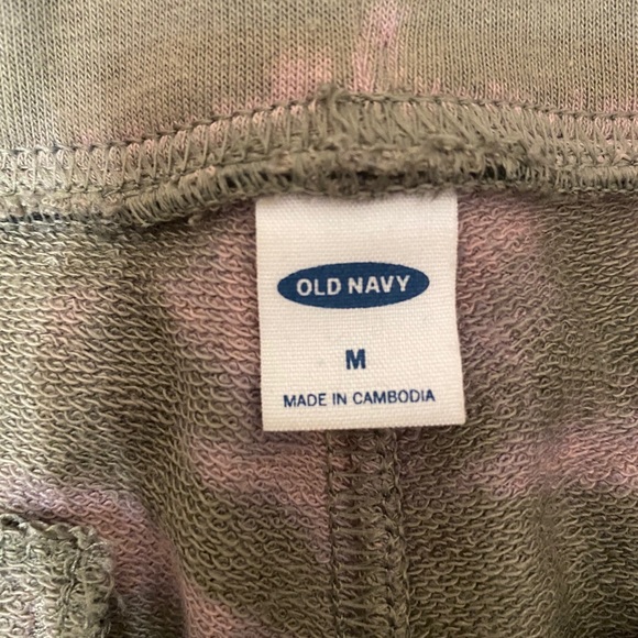 DIY Bleached Sweatpants - Picture 3 of 3